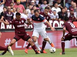 Lanús tenía todo para ganarlo, pero el Ciclón reaccionó Lanús tenía todo para ganarlo, pero el Ciclón reaccionó