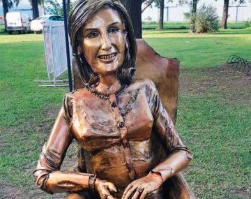 Vandalizaron la estatua inspirada en Mirtha Legrand en Villa Cañás