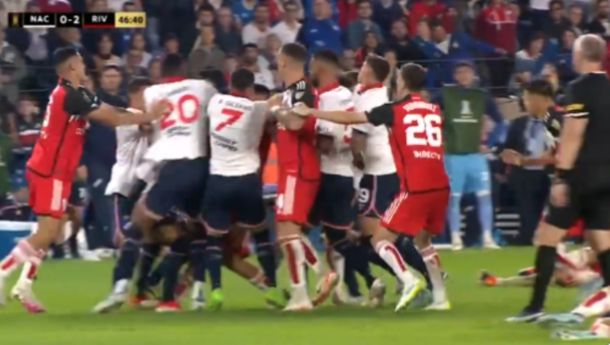 Plancha y trompada: la jugada de la polémica entre River y Nacional en Uruguay