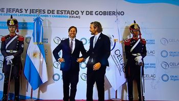 El presidente de Uruguay, Luis Lacalle Pou, en su llegada a la cumbre de la Celac, en Buenos Aires. El presidente de Uruguay, Luis Lacalle Pou, en su llegada a la cumbre de la Celac, en Buenos Aires.
