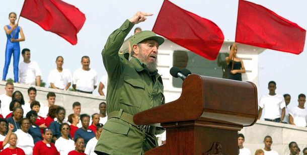 Fidel Castro en 2003 dando un encendido discurso