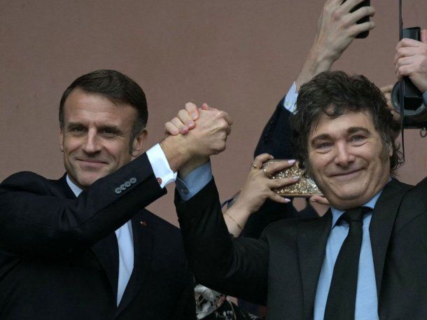 Javier Milei anunció que le comprará a Emmanuel Macron submarinos y buques