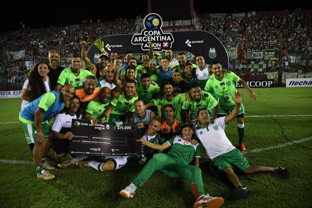 Copa Argentina: el humilde Deportivo Laferrere dej&oacute; afuera al Estudiantes de Javier Mascherano y se llev&oacute; un cheque suculento que le vendr&aacute; muy bien a los bolsillos de sus jugadores