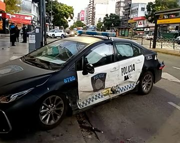 Un patrullero y un auto chocaron en el barrio porteño de Nuñez.