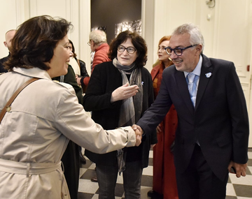 Zamora recibió a embajadores franceses en América que visitaron la muestra de Magda Frank en el MAT