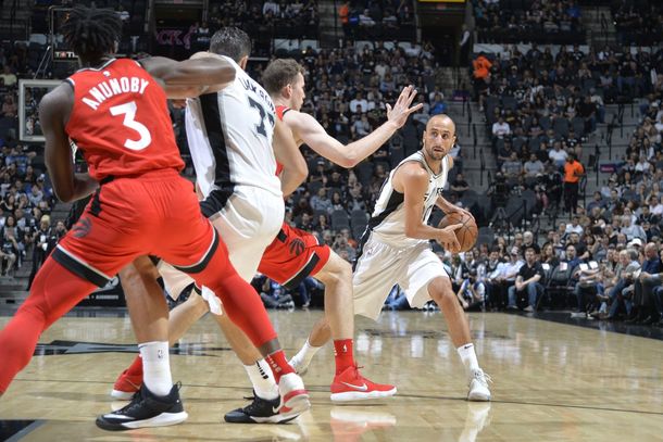 Manu Ginóbili contra Toronto Raptors