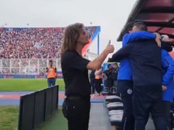 Insúa se cruzó con un plateísta tras el triunfo agónico de San Lorenzo
