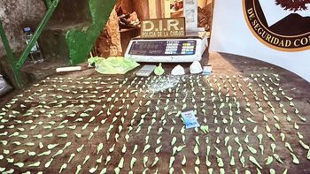 La Policía de la Ciudad incautó más de 600 dosis de cocaína en un maxikiosco y una pensión trucha en Constitución. La Policía de la Ciudad incautó más de 600 dosis de cocaína en un maxikiosco y una pensión trucha en Constitución.