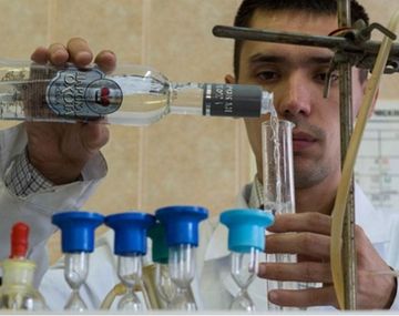 Prometen crear un vodka ideal: no genera resaca