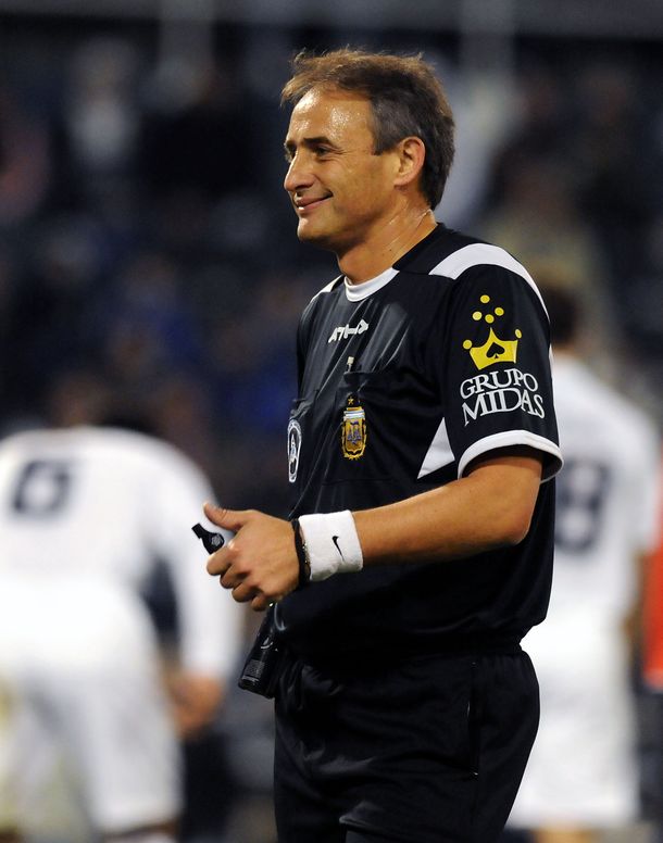 Metamos un cambio, propone el árbitro Baldassi