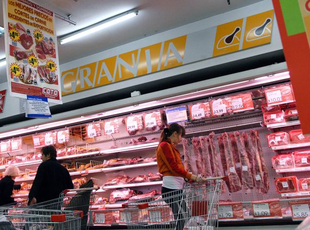 La industria de la carne dice que los precios subieron por razones climáticas