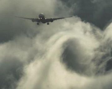 Mirá el corazón que dibujó un avión en vuelo