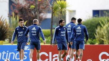 con bajas y la obligacion de cambiar la imagen, la seleccion viaja a paraguay con bajas y la obligacion de cambiar la imagen, la seleccion viaja a paraguay