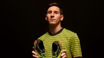 asi son los botines que estreno lionel messi ante el arsenal asi son los botines que estreno lionel messi ante el arsenal