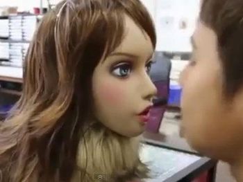 Crearon robots que detectan el mal aliento y olor de pies