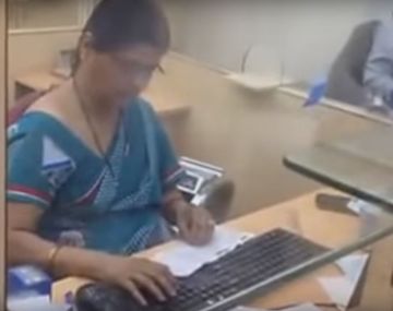 Se ríen de la cajera más rápida del mundo, pero no conocen su enfermedad