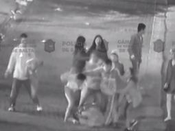 brutal pelea en salta: asi golpearon varios jovenes a un chico brutal pelea en salta: asi golpearon varios jovenes a un chico