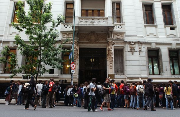 COLEGIO CARLOS PELLEGRINI