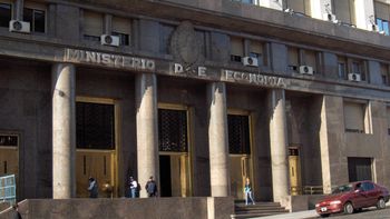 economia sale a buscar 500 millones de dolares a traves de colocacion de bonad 17 economia sale a buscar 500 millones de dolares a traves de colocacion de bonad 17