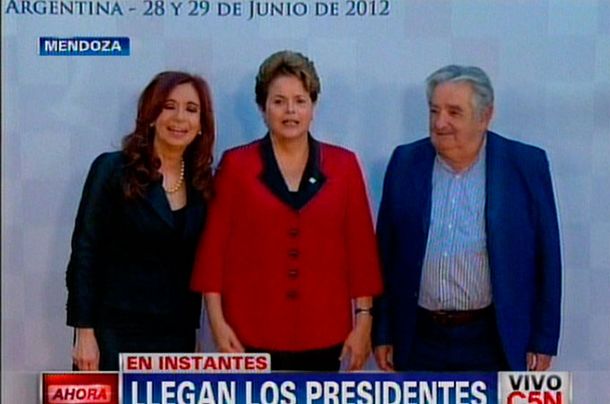 Cristina se reúne con Mujica y Dilma por la crisis en Paraguay