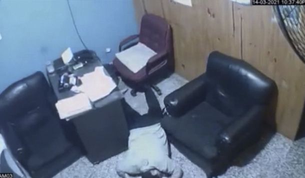 VIDEO: Entró a robar a una remisería y apuñaló a una empleada en la cabeza