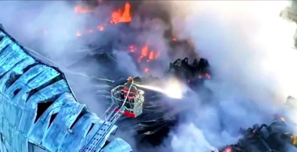 Se incendió un importante depósito en Benavídez: hubo trabajadores heridos y pérdida de mercadería