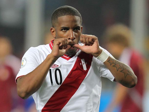 Perú derrotó a Venezuela con dos goles de Farfán