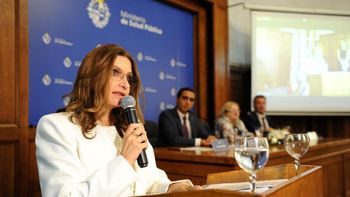 Karina Rando, ministra de Salud Pública del Uruguay, ratificó que el agua de OSE es potable. Karina Rando, ministra de Salud Pública del Uruguay, ratificó que el agua de OSE es potable.