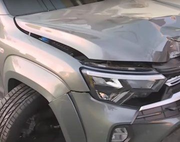 Una camioneta chocó un auto estacionado en Villa Crespo y dos personas quedaron heridas