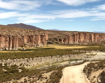 Tiene 350 habitantes y destaca por ser uno de los mas lindos del mundo