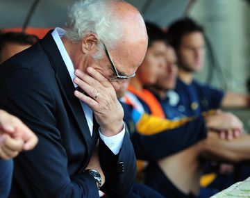 Más problemas para Carlos Bianchi: perdió a toda la defensa