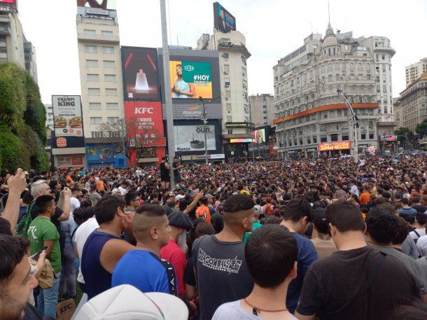 Masiva concentración de fans de Dragon Ball en el Obelisco