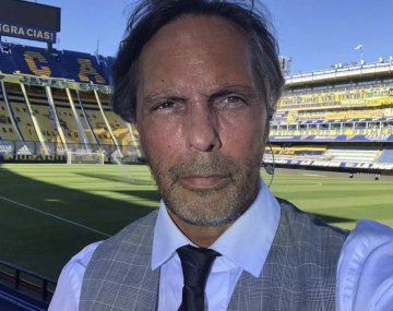 Gustavo López muestra cómo lo cargan en las redes por no estar en el Argentina-Bolivia