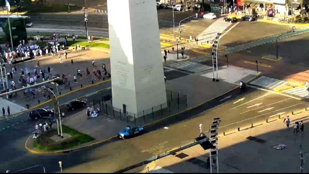 Brandoni convocó a un banderazo en el Obelisco: ni él fue