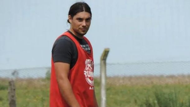 Centeno, luego de su regreso de España, jugó un año en River. Centeno, luego de su regreso de España, jugó un año en River.