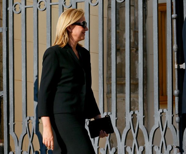 El rey de España le retiró a su hermana el título de duquesa