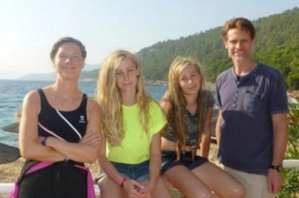 España: mellizas de 12 años mueren tras caer de un sexto piso