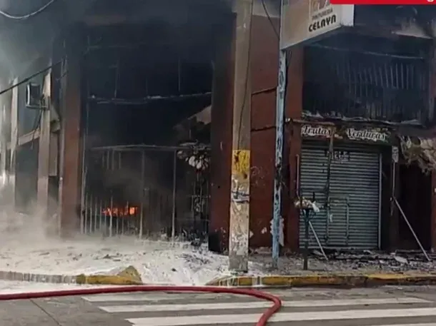 Villa Celina: impresionante incendio en una histórica pinturería