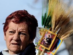 feligreses mantienen el acampe en liniers por san cayetano
