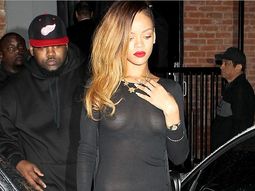 a ella ya no le queda mas nada para mostrar a ella ya no le queda mas nada para mostrar