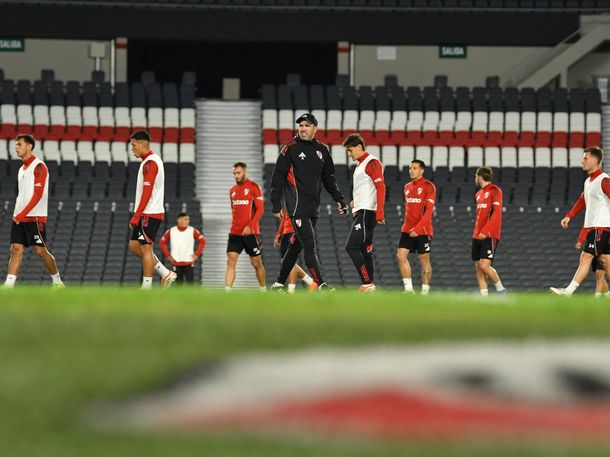 Chacho Coudet apuesta a la rotación en River: guarda titulares para viajar a Venezuela