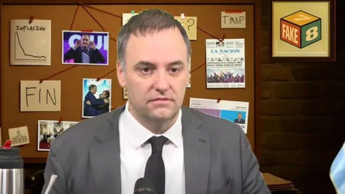 Manuel Adorni quiso justificar su difusión de fake news, y terminó retando a sus asistentes thumbnail