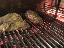 Tras el mondongo barrani de $9 mil un asado clandestino para 14 desató una ola de memes