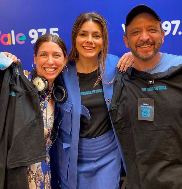 Natalie Pérez visitó Días y Flores en Vale 97.5