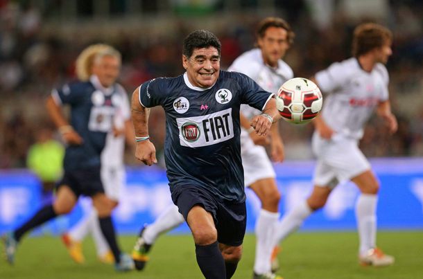 En el Partido por la Paz, Icardi anotó tres goles y venció al equipo de Maradona por 6-3