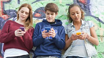 siete de cada diez adolescentes argentinos estan todo el dia conectados a internet siete de cada diez adolescentes argentinos estan todo el dia conectados a internet