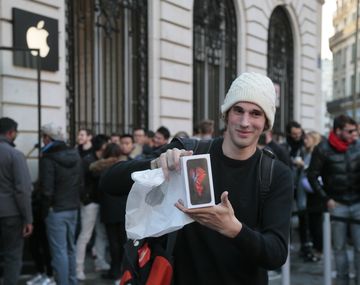 Expectativa para los amantes de Apple: salen a la venta los nuevos iPhone