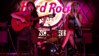 pinktober hace rock contra el cancer de mama pinktober hace rock contra el cancer de mama