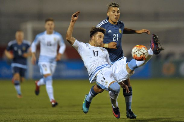 Argentina y Uruguay chocan en el estadio Olímpico de Ibarra