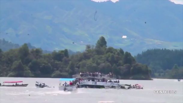 VIDEO: El momento del hundimiento del barco en Guatapé, Colombia